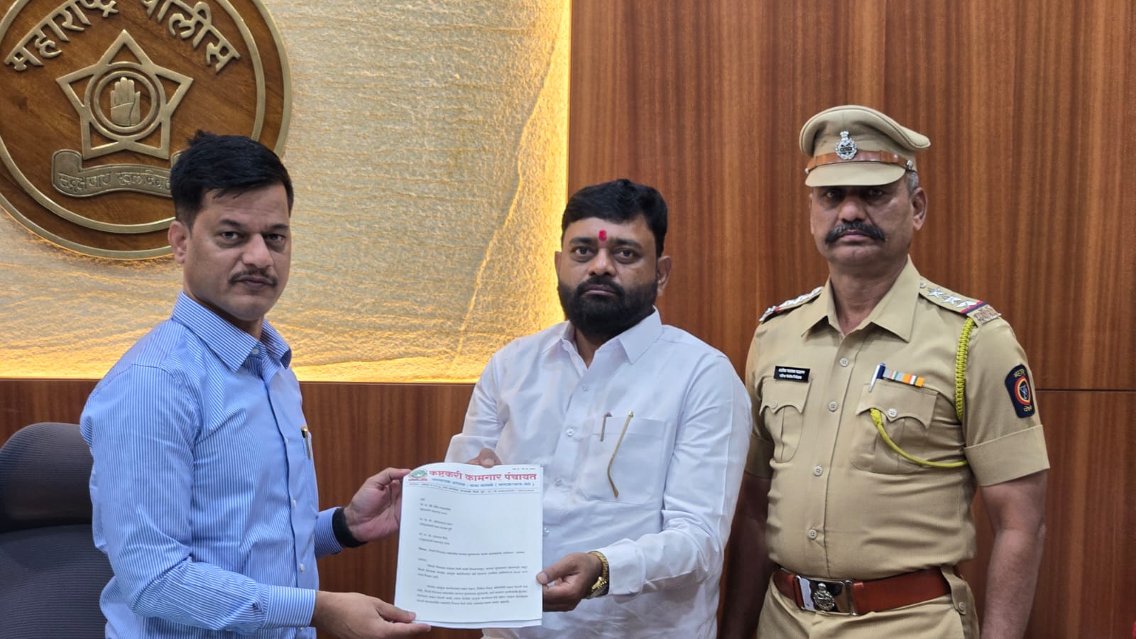 थेरगाव येथील अन्‍यायग्रस्‍त दलित कुटुंबाची फिर्याद दाखल होणार; वरिष्ठ पोलिस अधिकाऱ्यांचे बाबा कांबळे यांना आश्‍वासन