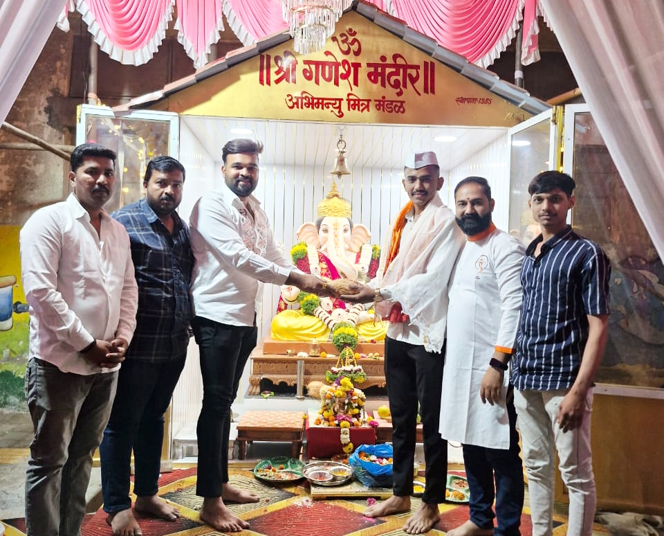 भारतीय रायफल शूटिंग संघात निवड झाल्याबद्दल तेजस वाघेरे याचा सन्मान