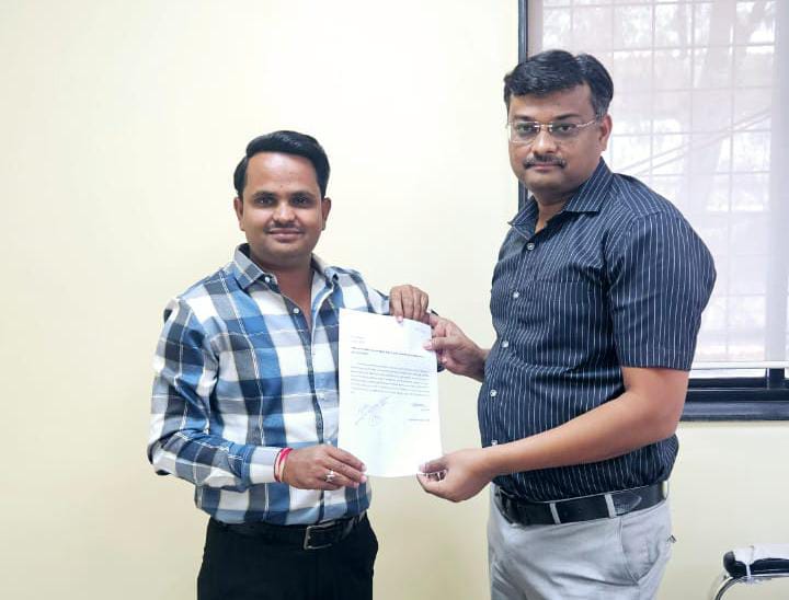 स्मार्ट मीटर व महावितरणच्या खाजगीकरणाला विरोध; पिंपरीतील सुहास कुदळे यांचे कार्यकारी अभियंता यांना निवेदन