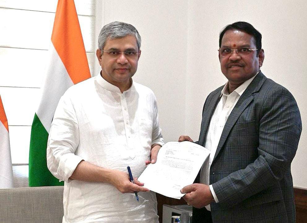 मावळ लोकसभा मतदारसंघातील रेल्वेचे प्रलंबित प्रश्न सोडवण्यासाठी रेल्वेमंत्री सकारात्मक