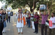 पिंपळे सौदागर येथे मानवी साखळी करत नागरिकांचा नदी विकास प्रकल्पाला विरोध