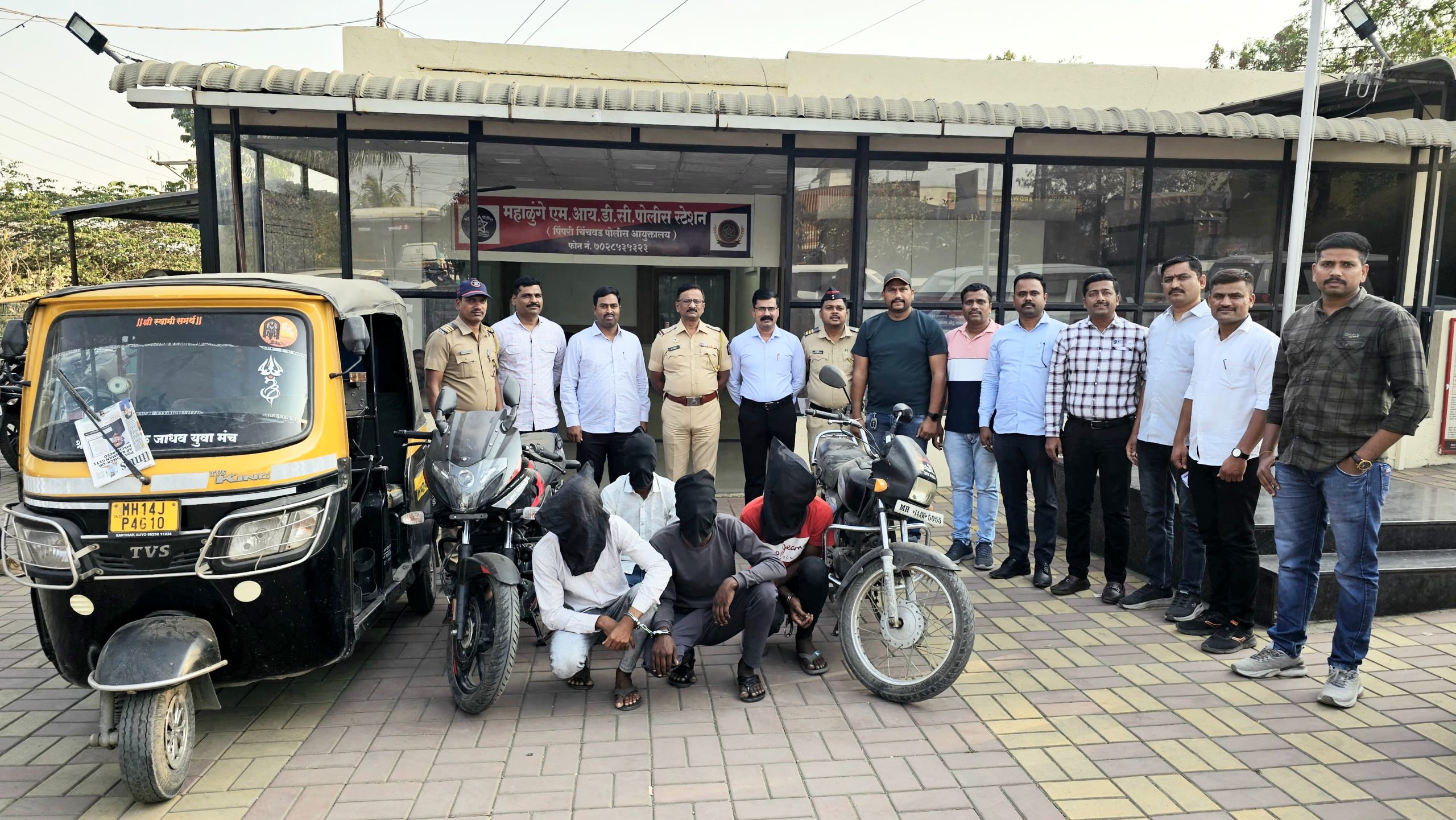 महाळुंगे परिसरात कामगारांना लुटणाऱ्या टोळक्यास अटक