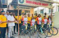 इंडो ॲथलेटिक सोसायटीतर्फे गरजू विद्यार्थ्यांना 'सायकल भेट'