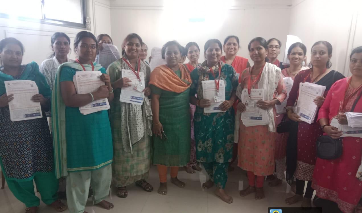 पिंपरी चिंचवड महापालिकेच्या मालमत्ता कर बिलांचे बचत गटांच्या महिलांकडून वाटप सुरू