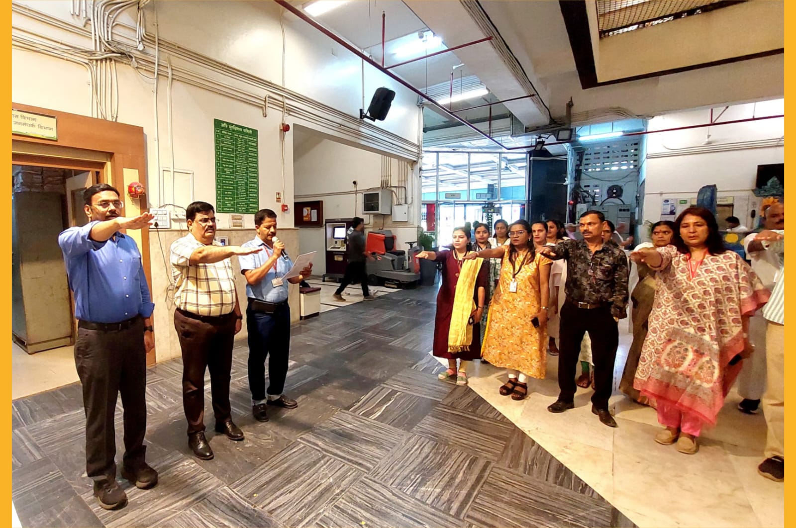 पिंपरी चिंचवड महापालिकेच्या कर्मचाऱ्यांनी घेतली सेवा हक्क दिनानिमित्त शपथ