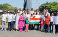 Operation Sindoor : हातात तिरंगा घेत, नागरिकांना पेढे भरवत थरमॅक्स चौकात आनंदोत्सव साजरा