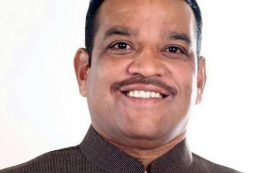 पुणे-लोणावळा रेल्वे मार्गाच्या तिसऱ्या, चौथ्या ट्रॅकसाठी राज्य सरकारचा निधी द्या; खासदार श्रीरंग बारणे यांची मुख्यमंत्र्यांकडे मागणी