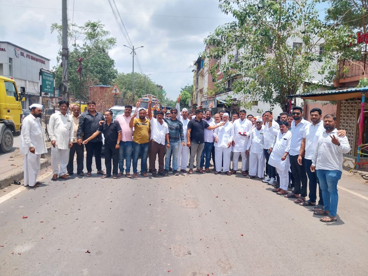 टीपी स्कीम रद्द.. चिखली, कुदळवाडी ग्रामस्थांचा पेढे वाटून आनंदोत्सव..!