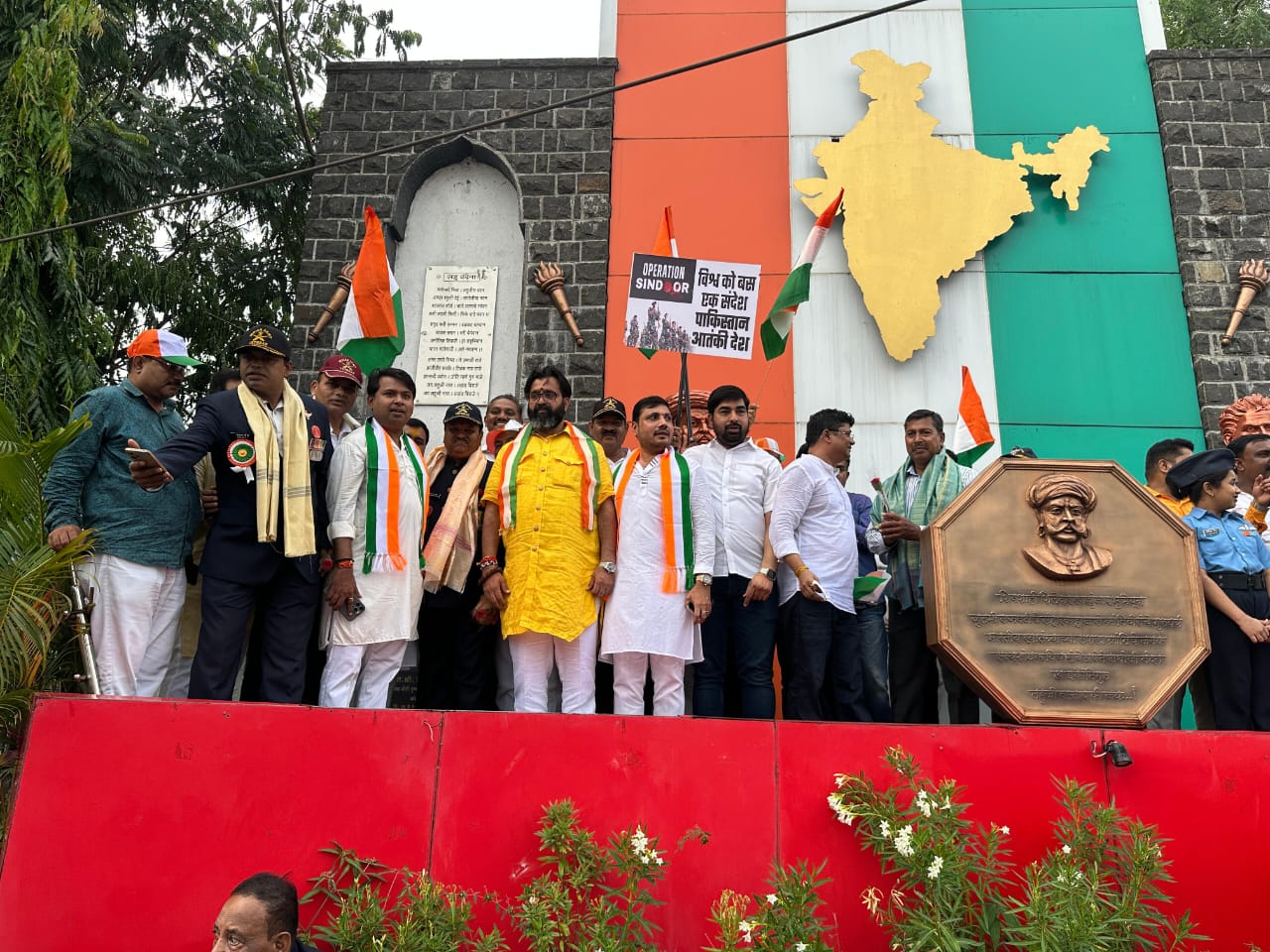 पिंपरी चिंचवडमध्ये तिरंगा रॅलीचा उत्साह; राष्ट्रप्रेमी, माजी सैनिक, राजकीय नेते, हजारो नागरिकांचा उत्स्फूर्त सहभाग