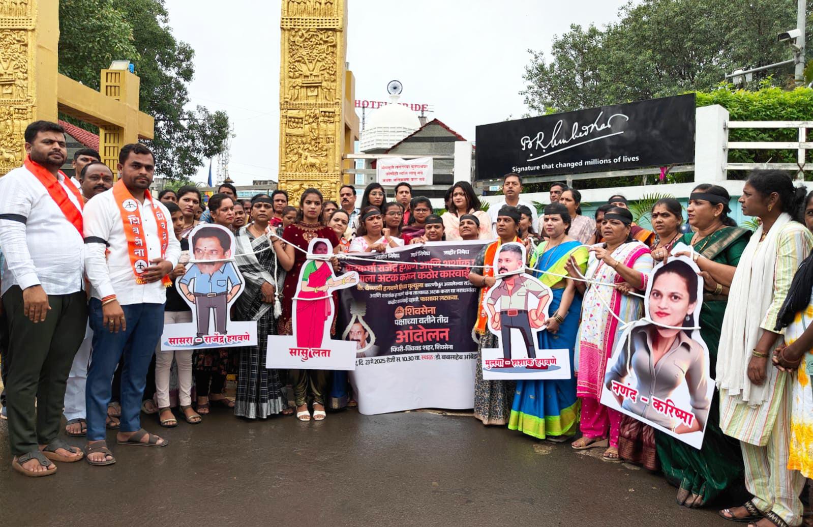 शिवसेनेच्या आंदोलनात पिंपरी चिंचवडच्या लेकींची मृत वैष्णवीला अनोखी श्रद्धांजली; युवतींकडून आरोपींना प्रतिकात्मक फाशी