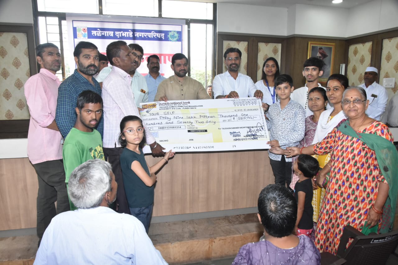तळेगाव दाभाडे नगरपरिषदेत दिव्यांग कल्याण निधी वितरण; २८३ लाभार्थ्यांना ९० लाखांचा प्रारूप धनादेश वाटप