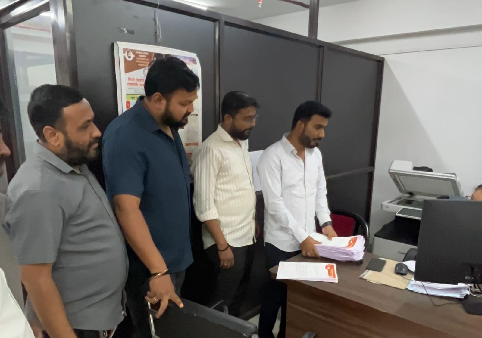 यमुनानगर रेडझोन हटविण्यासाठी युवासेनेचे पदाधिकारी आक्रमक