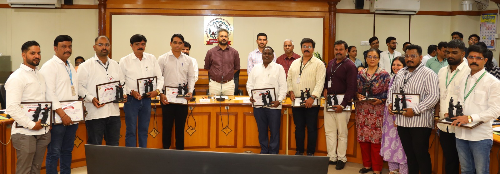 पिंपरी चिंचवड महापालिकेच्या तिमाहीत ५२२ कोटी कर वसुलीच्या यशानंतर कर्मचाऱ्यांचा गौरव; आर्थिक वर्षात १२०० कोटींचा संकल्प