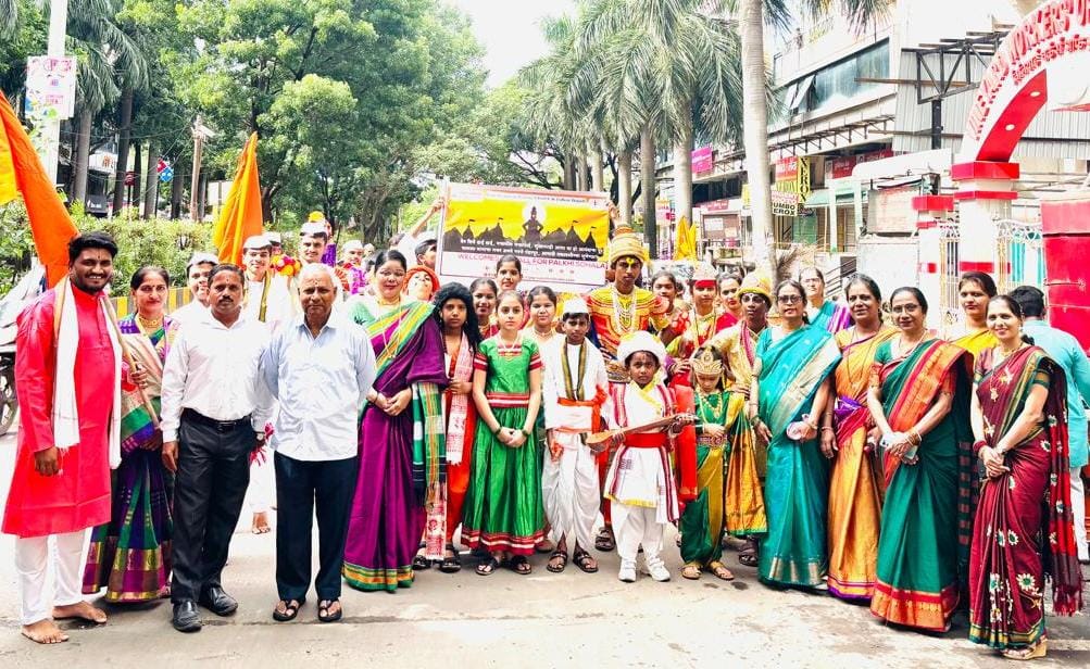 दापोडी येथील गणेश इंग्लिश मीडियम स्कूल अँड ज्युनिअर कॉलेजमध्ये आषाढी एकादशी उत्साहात साजरी