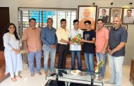 JEE (Mains) परीक्षेत यश मिळवलेल्या विद्यार्थ्यांचा शत्रुघ्न काटे यांच्या हस्ते सत्कार