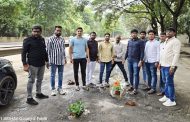 स्पाईनरोड वरील खड्ड्यांमध्ये वृक्षारोपण करत कीर्ती मारुती जाधव युथ फाऊंडेशनच्या वतीने प्रशासनाचा निषेध