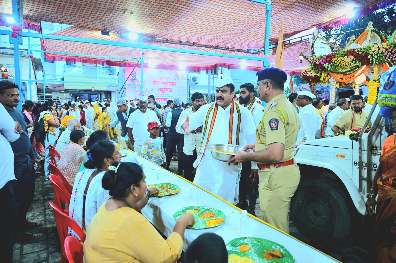 जगद्गुरु संत तुकाराम महाराज पालखीचे पिंपरीगावात भक्तीमय वातावरणामध्ये स्वागत; माजी नगरसेवक संदीप वाघेरे यांच्यावतीने भाविकांसाठी महाप्रसादाचे आयोजन