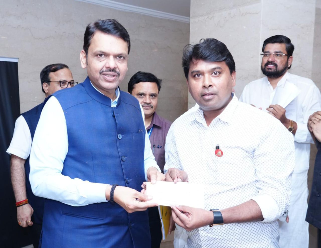 मुख्यमंत्री देवेंद्र फडणवीस यांच्या वाढदिवसानिमित्त आमदार अमित गोरखे यांचे सामाजिक उत्तरदायित्व;  मुख्यमंत्री सहाय्यता निधीस १ लाख रुपयांचे योगदान..!