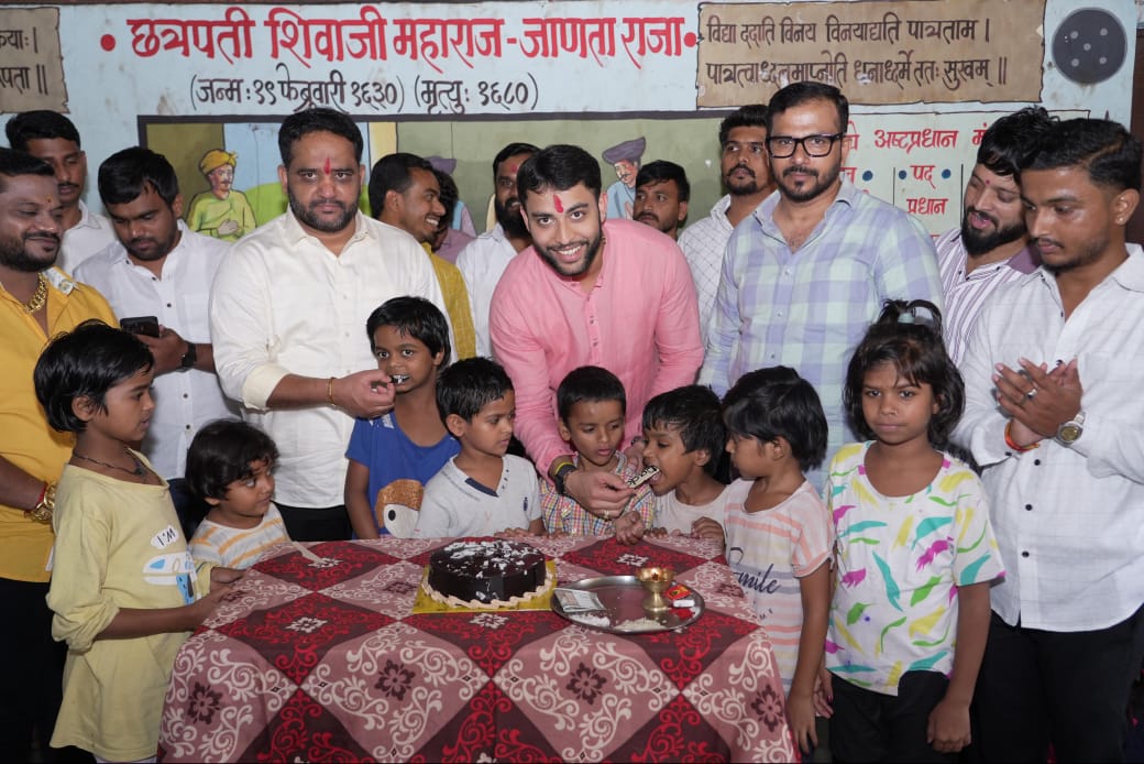 विविध सामाजिक उपक्रमांनी विश्वजीत बारणे यांचा वाढदिवस साजरा