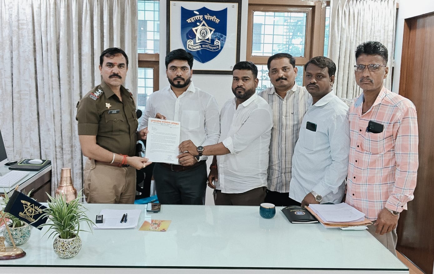 स्पाईन रोडवरील अनधिकृत पार्किंगमुळे अपघातांची मालिका; अरुण पाडुळे यांनी केली तात्काळ कारवाईची मागणी