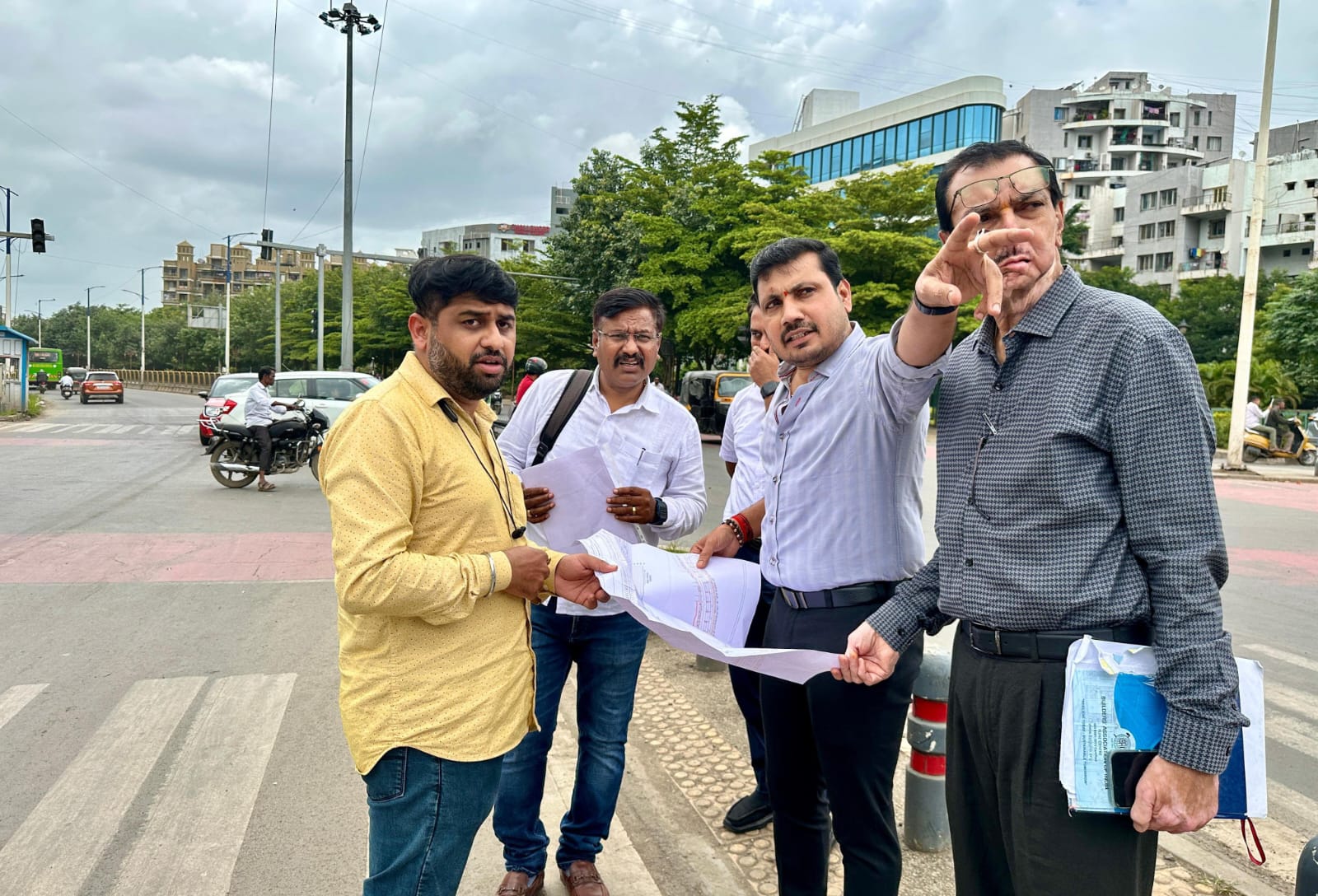 पी. के.चौकातील वाहतूक कोंडी आणि अपघातांवर कायमस्वरूपी उपाययोजनेसाठी ग्रेड सेपरेटरची गरज - शत्रुघ्न काटे