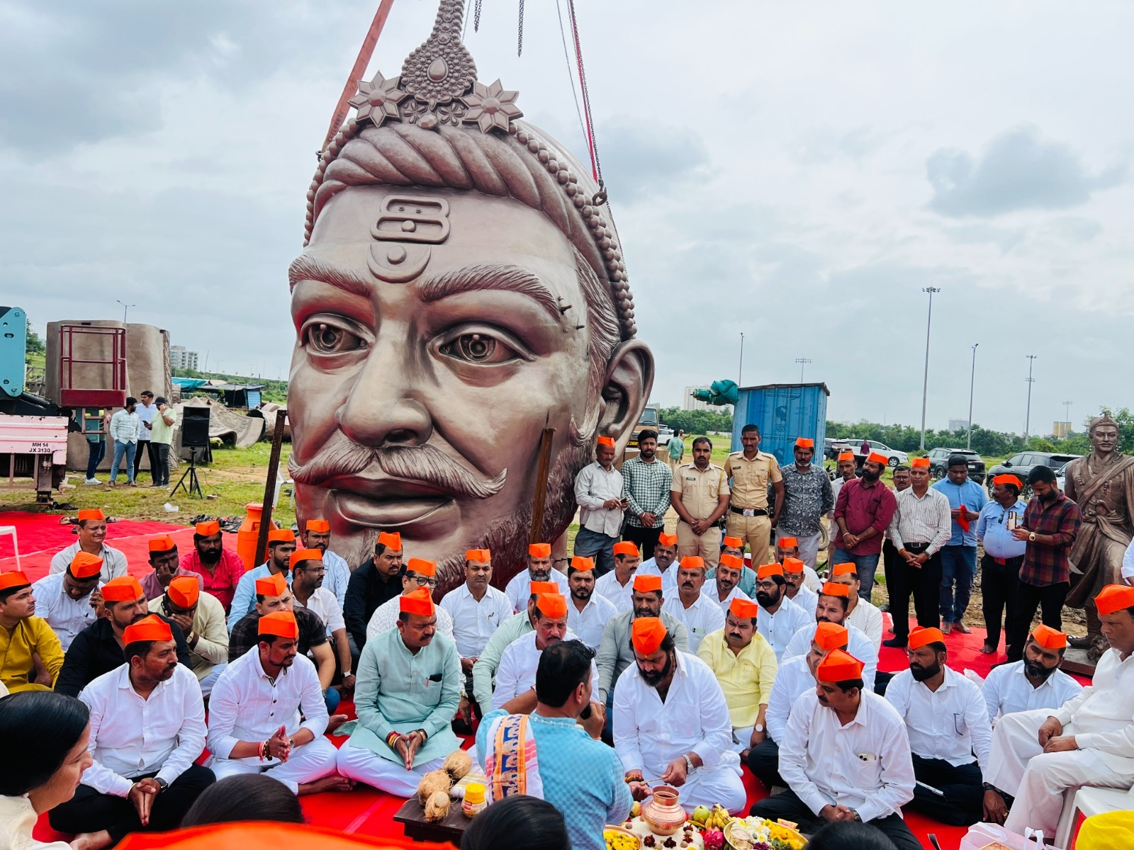 पिंपरी-चिंचवडमधील ‘स्टॅच्यू ऑफ हिंदूभूषण’ पुतळ्याचे मुकूट पूजन