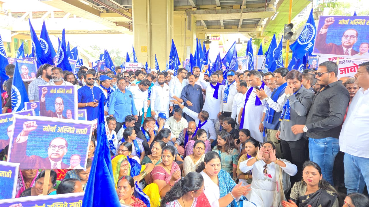 पिंपरी चिंचवड शहरात आंबेडकरी जनतेचा आक्रोश : उपसभापती अण्णा बनसोडे यांच्या अवमानाच्या निषेधार्थ भव्य मोर्चा