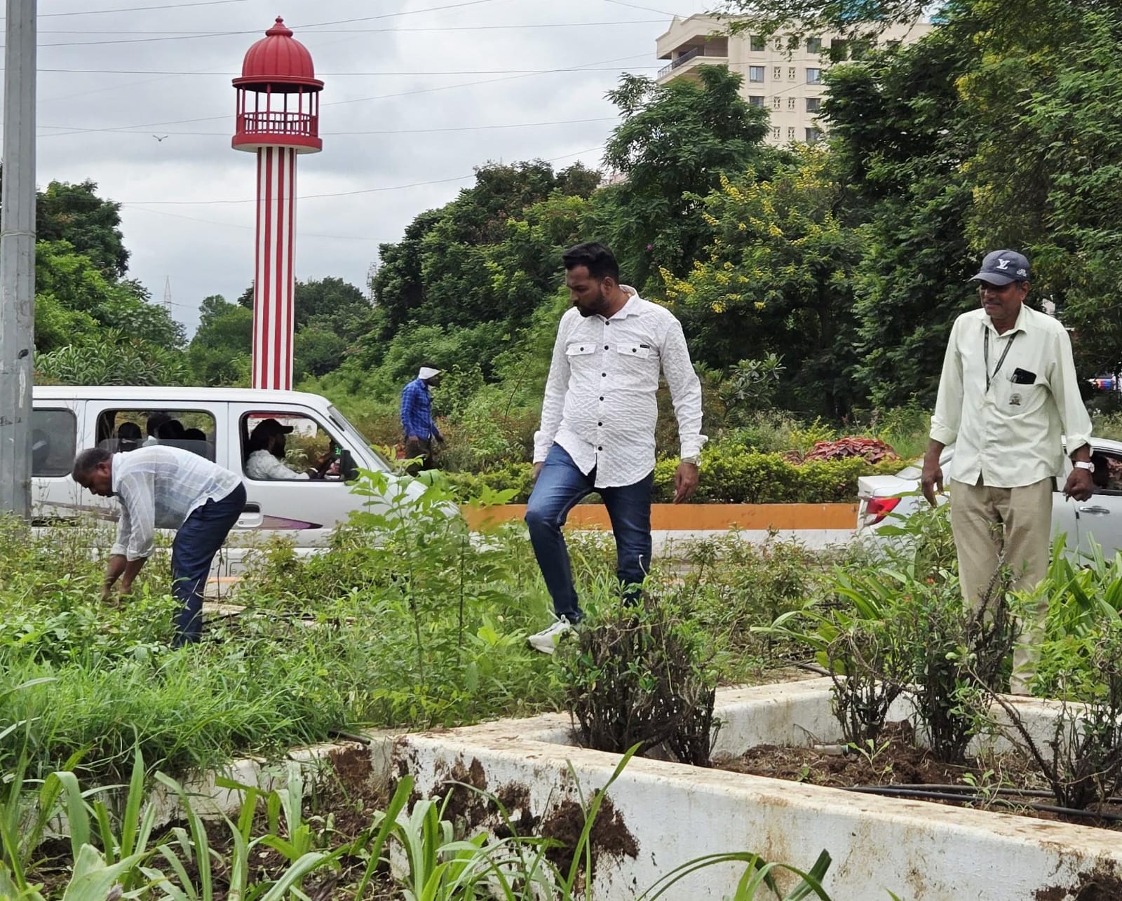 स्पाईन रोडवरील घरकुल चौकाचे सुशोभीकरण अंतिम टप्प्यात; कीर्तीताई मारुती जाधव युथ फाउंडेशनचा पुढाकार