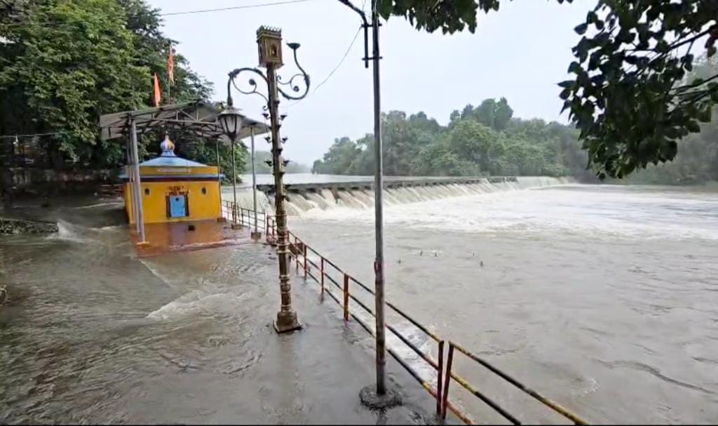 पवना धरण तुडूंब भरले.. थेरगाव येथील केजुबाई बंधारा ओसंडून वाहू लागला..!