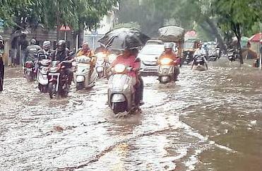 लोणावळ्यात अतिमुसळधार, २४ तासांत विक्रमी ४३२ मिलिमीटर पावसाची नोंद; शाळा, कॉलेजला सुट्टी जाहीर