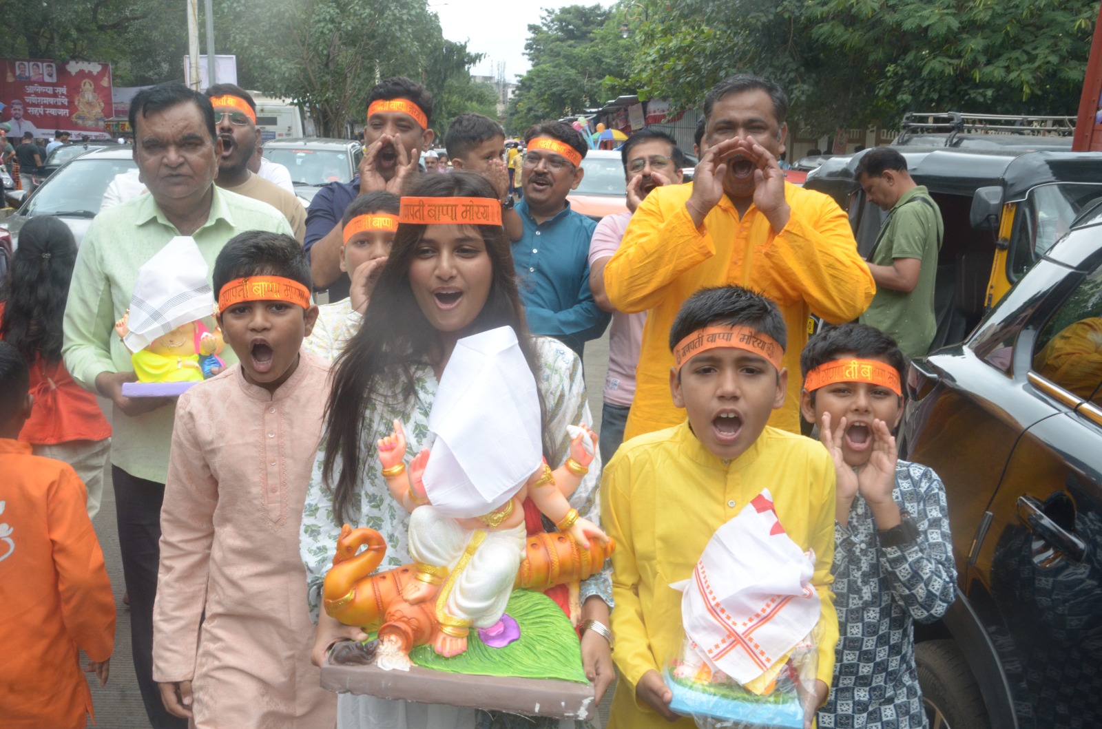 उद्योगनगरीत मोठ्या उत्साहात बाप्पांचे आगमन