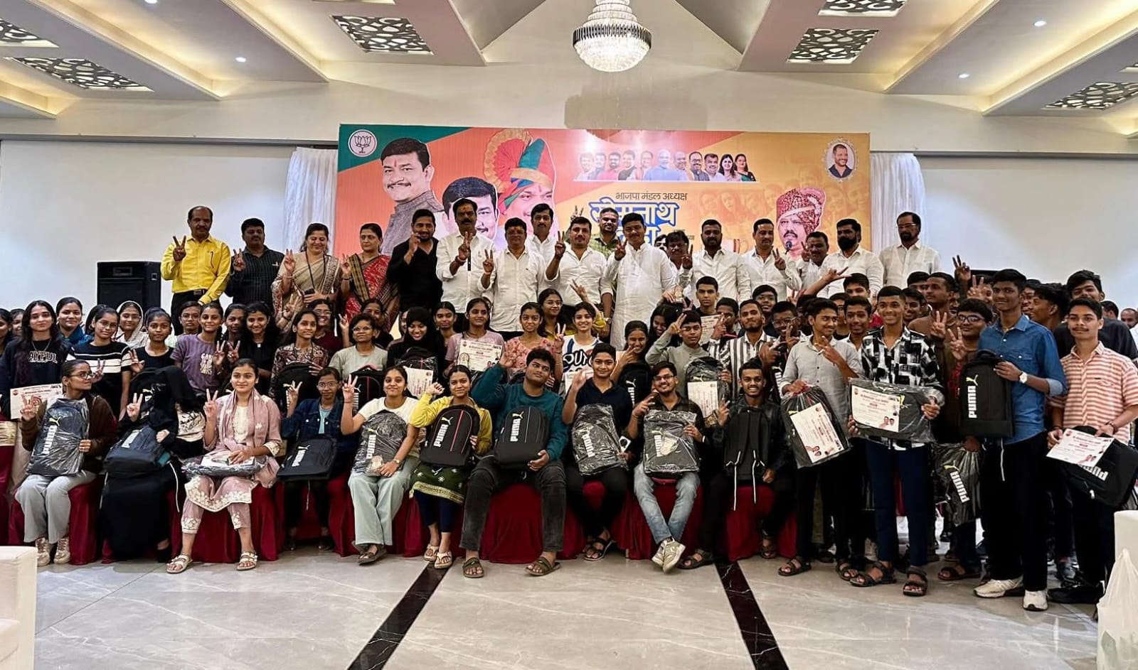 युवानेते सोमनाथ तापकीर यांचा वाढदिवस विविध सामाजिक उपक्रमांनी साजरा; काळेवाडी परिसरातील गुणवंत विद्यार्थ्यांचा केला सन्मान