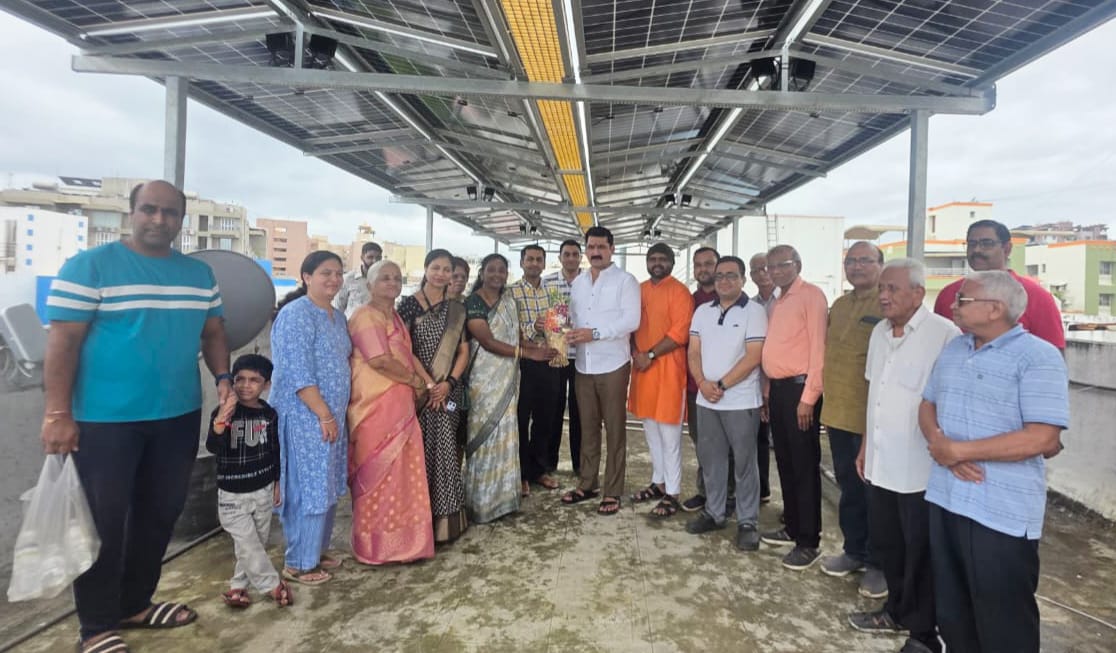 पिंपळे सौदागर येथील साई साहेब सोसायटीमधील सोलर पॅनलचे नाना काटे यांच्या हस्ते उद्घाटन