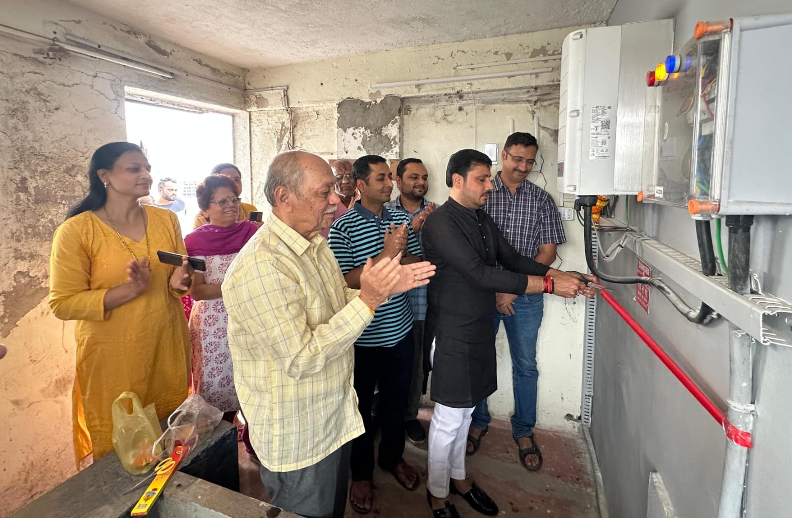 भाजपा शहराध्यक्ष शत्रुघ्न काटे यांच्या हस्ते सौरऊर्जा प्रकल्पाचे उद्घाटन