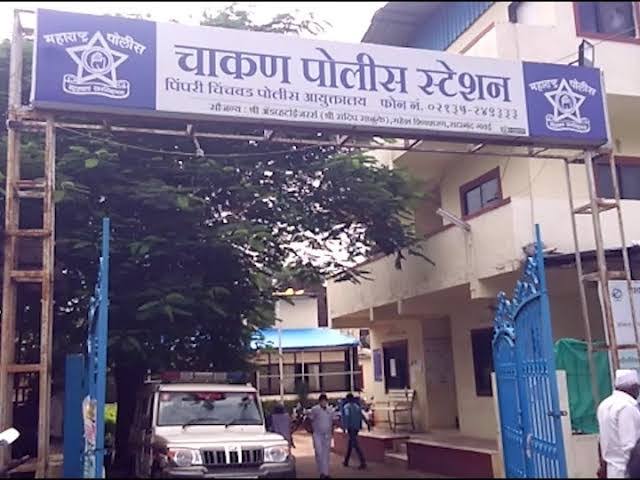 वाहतूक महिला पोलीस कर्मचाऱ्याला धडक देऊन स्कॉर्पिओ चालक पळाला