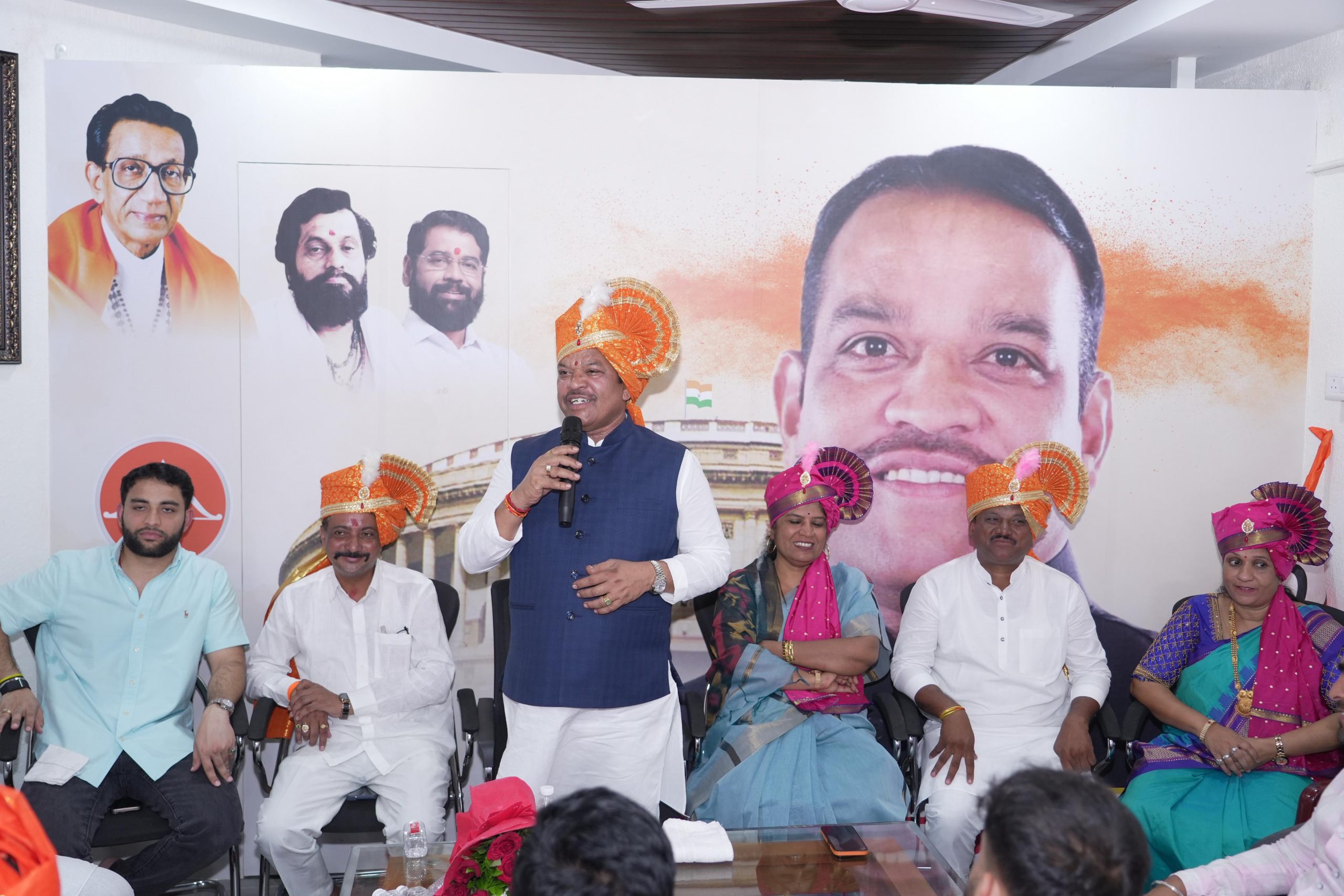 'गटबाजी करू नका, सर्वांना विश्वासात घेऊन काम करा'; खासदार श्रीरंग बारणे यांच्या नवनियुक्त पदाधिकाऱ्यांना सूचना