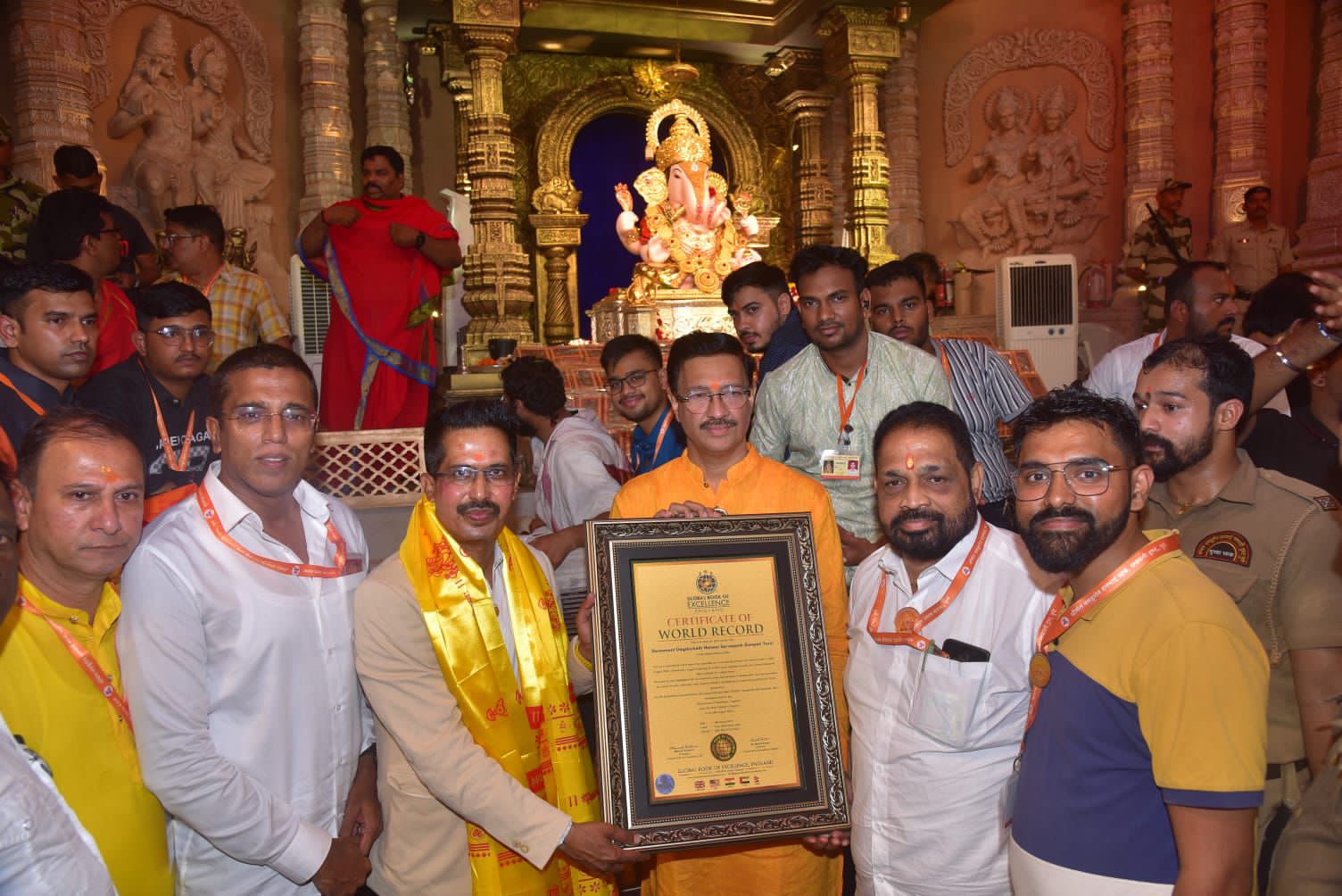 दगडूशेठ गणपती समोर अथर्वशीर्ष पठण विक्रमाची ग्लोबल बुक ॲाफ एक्सलेंस, इंग्लंड मध्ये नोंद..!
