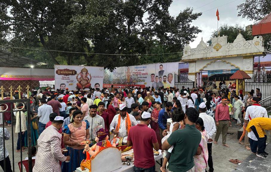 पिंपळे सौदागर येथे देवी आई माता मंदिर व दत्त मंदिर विसर्जन घाटावर तब्बल ४००० गणेश मूर्तींचे संकलन; शत्रुघ्न काटे युथ फाऊंडेशनचा पुढाकार