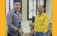 चिखली येथील अंगणवाडी रस्ता, चिंचेचा मळा ते वाघू साने चौक रस्त्याचे तातडीने डांबरीकरण करा; यश साने यांचे महापालिका प्रशासनाला निवेदन