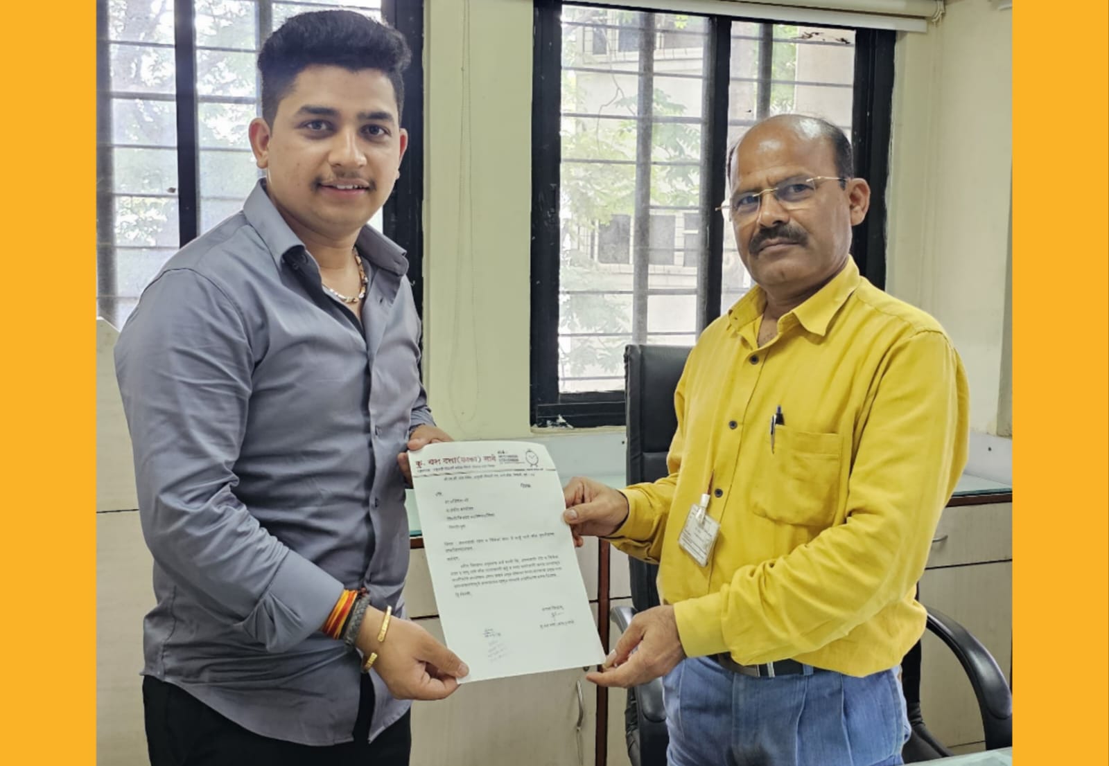 चिखली येथील अंगणवाडी रस्ता, चिंचेचा मळा ते वाघू साने चौक रस्त्याचे तातडीने डांबरीकरण करा; यश साने यांचे महापालिका प्रशासनाला निवेदन