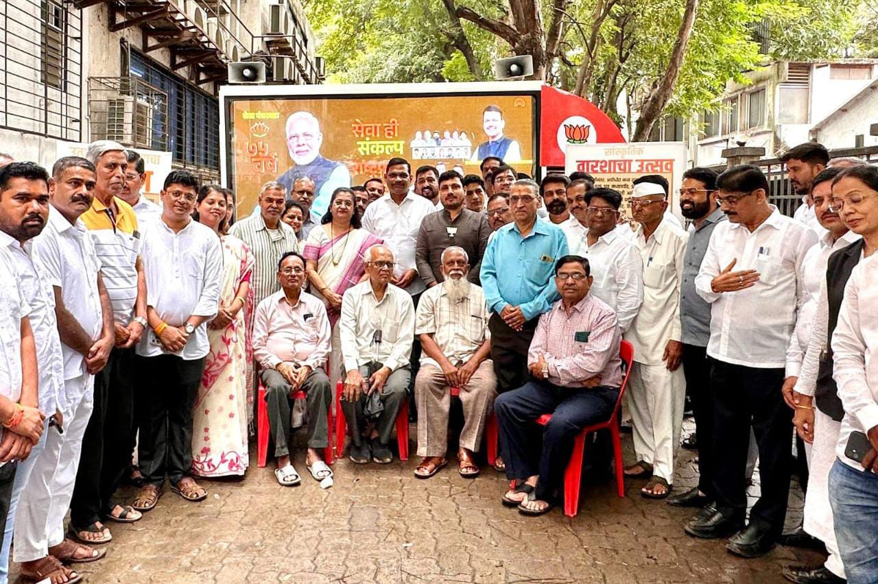 'सेवा पंधरवडा' निमित्त पंतप्रधान मोदींच्या जीवन चरित्रावरील माहितीपट व प्रदर्शनी व्हॅनचे उद्घाटन