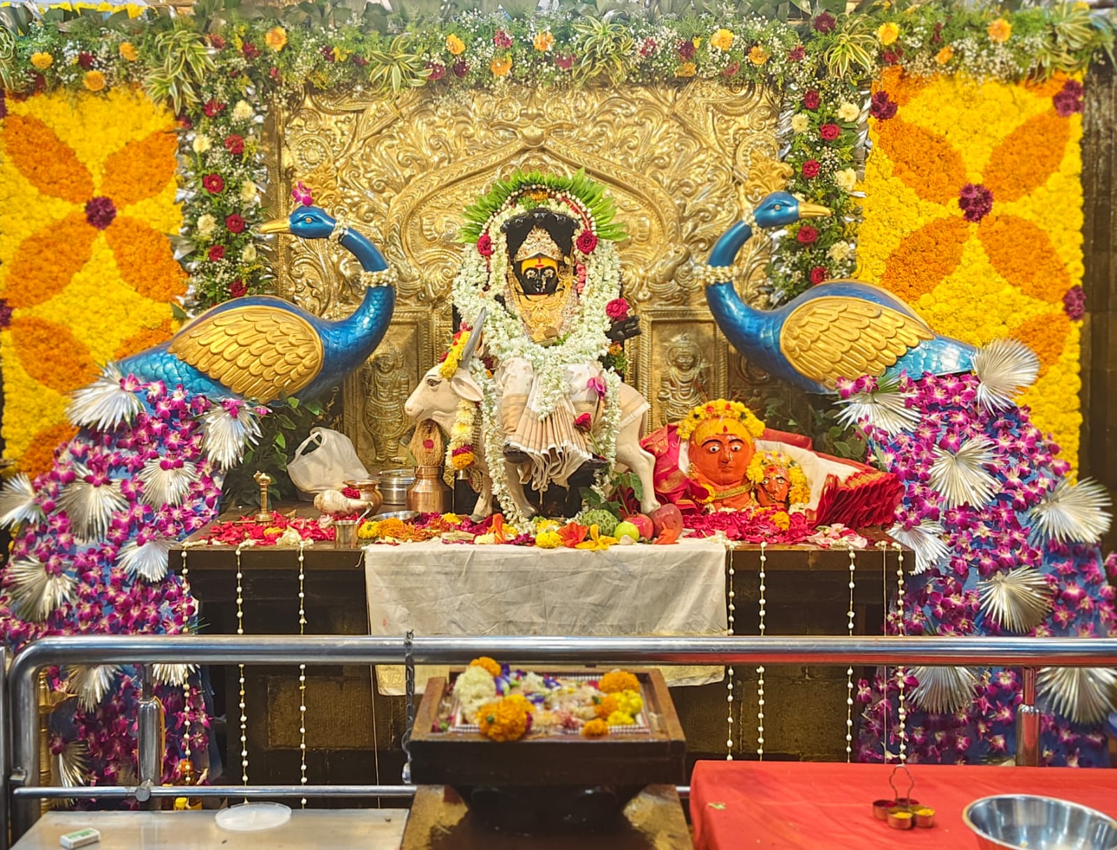 पिंपरीगाव येथील महालक्ष्मी मरीआई माता मंदिरात विविध धार्मिक कार्यक्रमाचे आयोजन