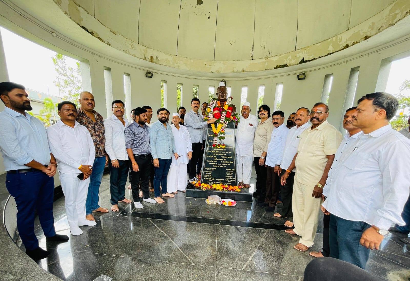 शिवसेना प्रणित महाराष्ट्र मजदूर संघटनेच्या वतीने स्व. आण्णासाहेब पाटील यांना जयंतीनिमित्त विनम्र अभिवादन