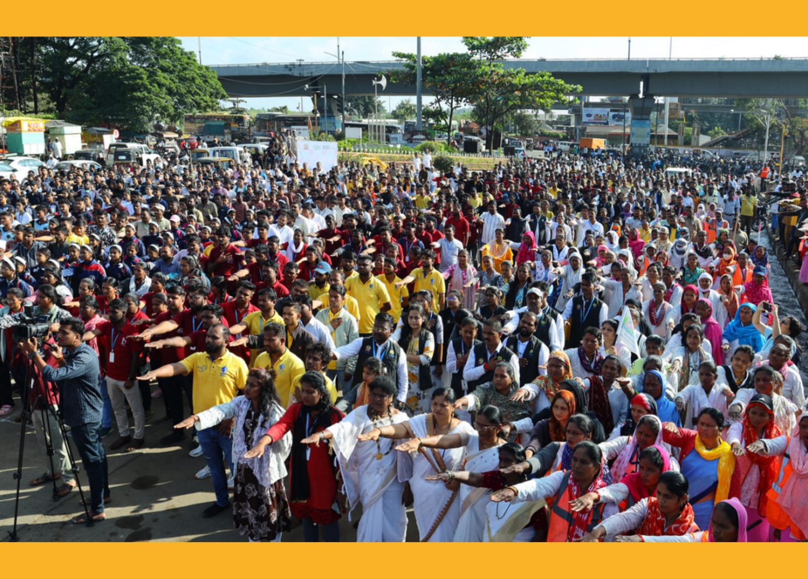 भक्ती शक्ती चौकात स्वच्छतेचा महाउत्सव; दोन हजारांहून अधिक नागरिकांनी स्वच्छतेची शपथ घेऊन शहर स्वच्छ ठेवण्याचा केला संकल्प