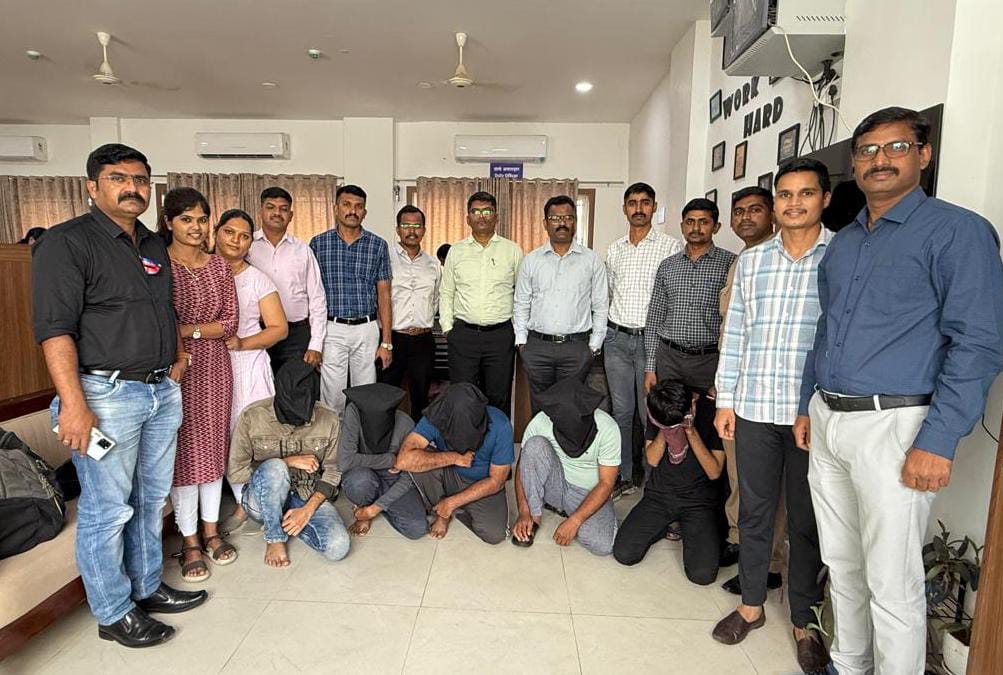 शेअर मार्केटमध्ये मोठ्या फायद्याचे अमिष दाखवून तब्बल १५० जणांची फसवणूक करणारी टोळी गजाआड; पिंपरी चिंचवड पोलिसांच्या सायबर सेलची कामगिरी