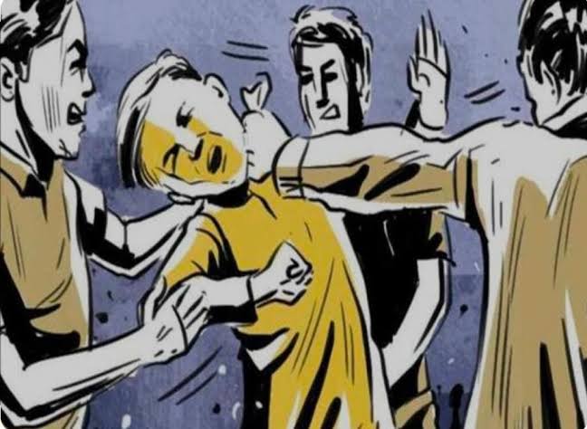 ताथवडे येथील पेट्रोल पंपावर सिगारेट पिण्यावरून झालेल्या वादातून दोघांवर चाकूने हल्ला करत बेदम मारहाण