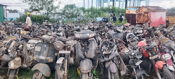 बेकायदेशीर, बेवारस वाहने मालकांनी ताब्यात घ्यावीत.. अन्यथा ती भंगार घोषित केली जातील - उपायुक्त विवेक पाटील