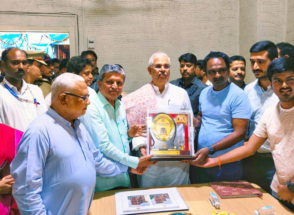 क्रांतिवीर चापेकर बंधू राष्ट्रीय संग्रहालयाला केरळच्या राज्यपालांची सदिच्छा भेट