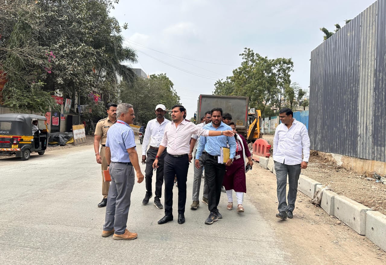 कुणाल आयकॉन रोड व ट्रायोज सोसायटी रस्त्यांची शत्रुघ्न काटे यांच्याकडून पाहणी; वाहतूक सुलभतेसाठी दिल्या प्रभावी सूचना