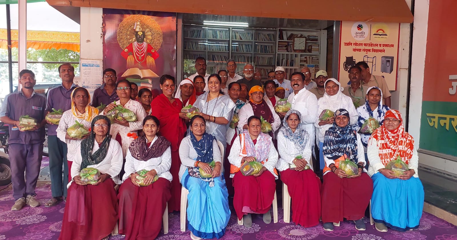 उन्नती सोशल फाउंडेशनतर्फे दिवाळी फराळ वाटप उपक्रम; सफाई कामगारांच्या सेवाभावाला मानवंदना